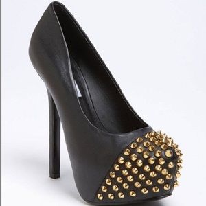 Steve Madden bolddd studded platform pumps